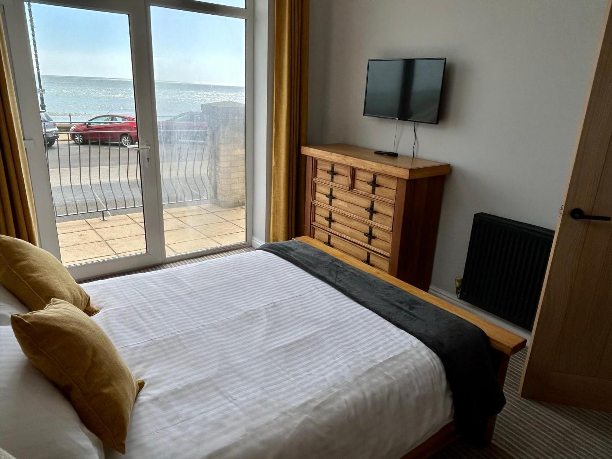 Clifton Seafront - Sandown, Isle Of Wight - Free Car Ferry For Bookings Of 3 Or Nights, Subject To Availability Appartement Sandown